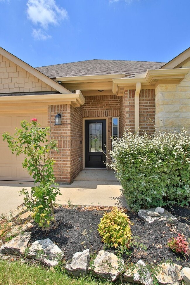 Building Photo - For Lease | 3 Bed, 2 Bath | 1,766 Sq Ft | ...