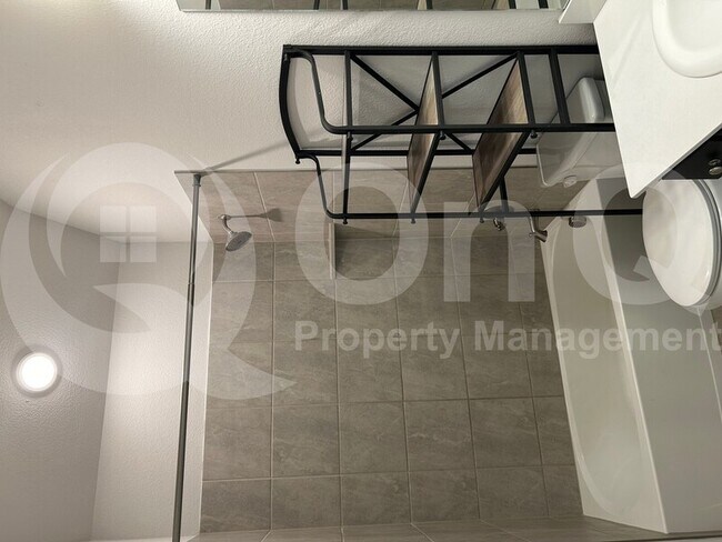 Building Photo - 533 Oleander Dr