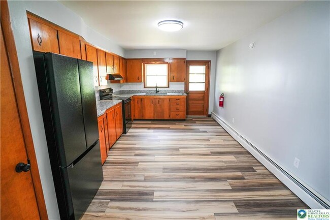Building Photo - 775 Edgemont Ave