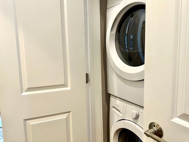 Building Photo - 19 Marney St