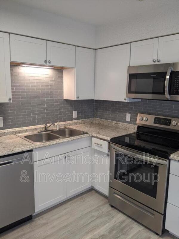 Building Photo - 825 Boulevard De L'Orleans