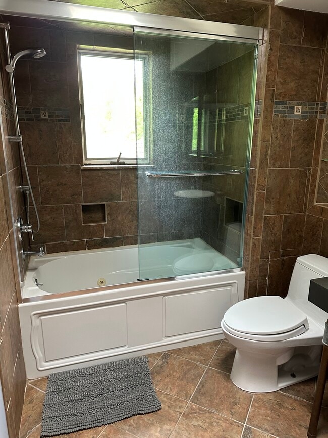 Building Photo - 16 Gibbons Ln