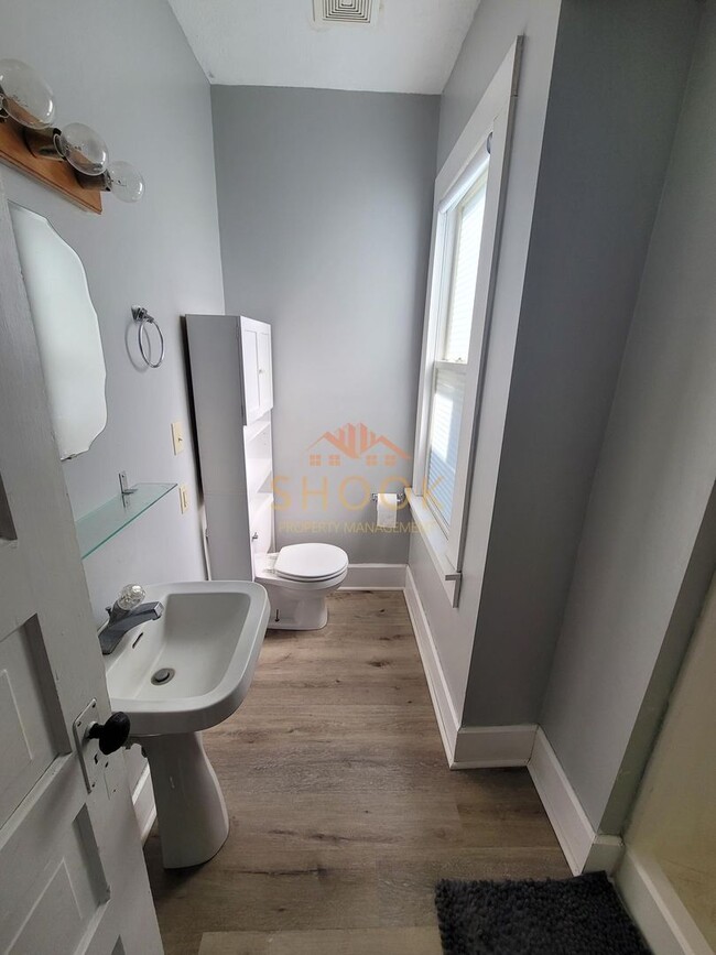 Building Photo - SIGN A LEASE BY JULY 31st - GET SEPTEMBER ...