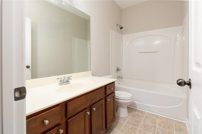 Building Photo - 860 Riverdance Dr NW