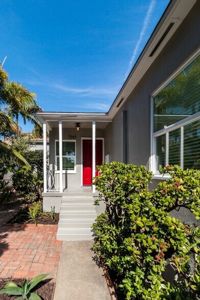 Building Photo - 7317 La Jolla Blvd