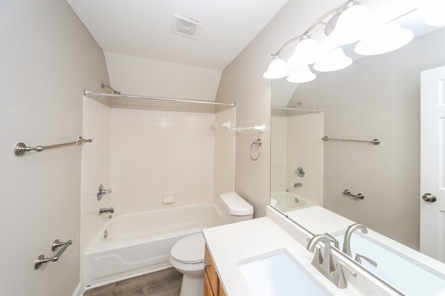 Building Photo - 9264 Tamhaven Dr