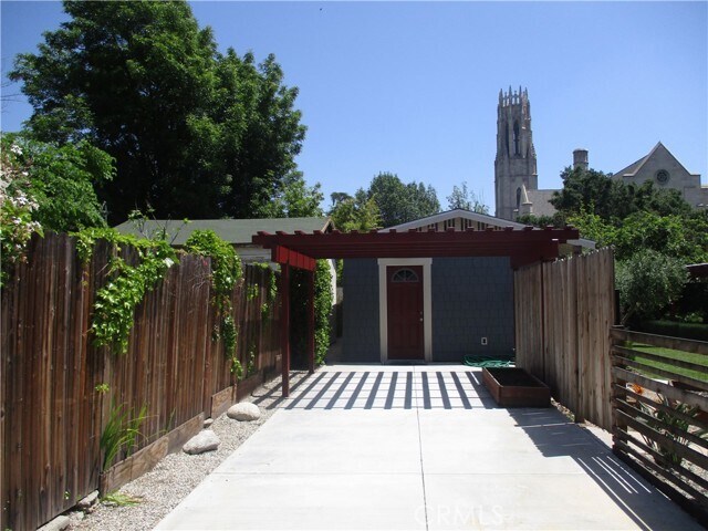 Primary Photo - 1774 Fiske Ave