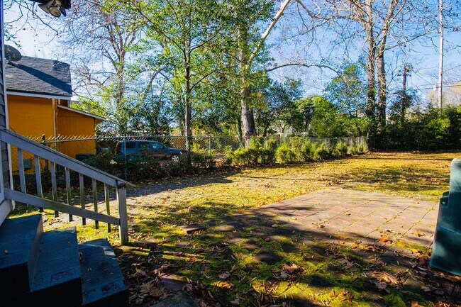 Building Photo - 3 Bedroom, 2 Bath Walking Distance to 5 Points, Close to USC - Available for the 2026-2027 School...