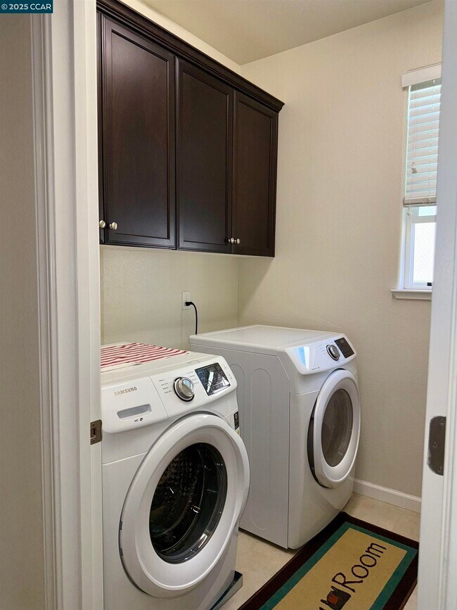 Building Photo - 221 Southpark Ct
