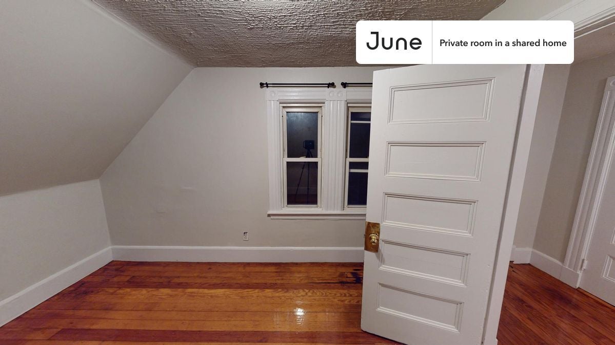 Building Photo - Room in Shared 6 bed/2 bath home in Allston