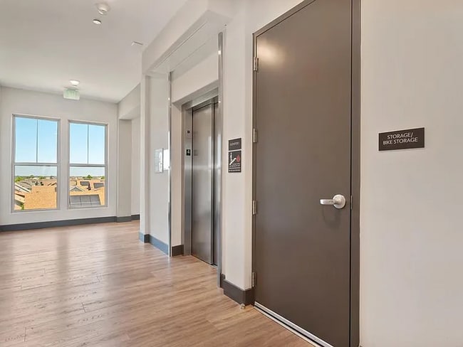 Building Photo - Premier 2/2 Condo in The Cannery