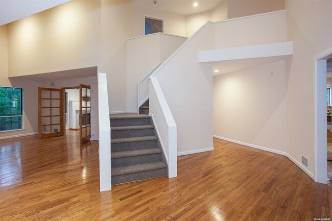 Building Photo - 12 N Ridge Rd