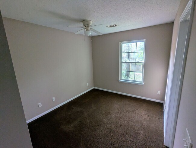 Building Photo - 601 18th St