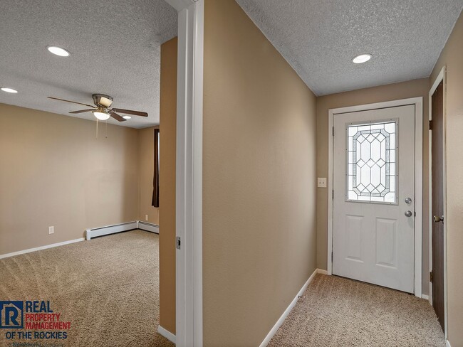 Building Photo - Charming 3-Bedroom Home on 2 Acres with Fr...