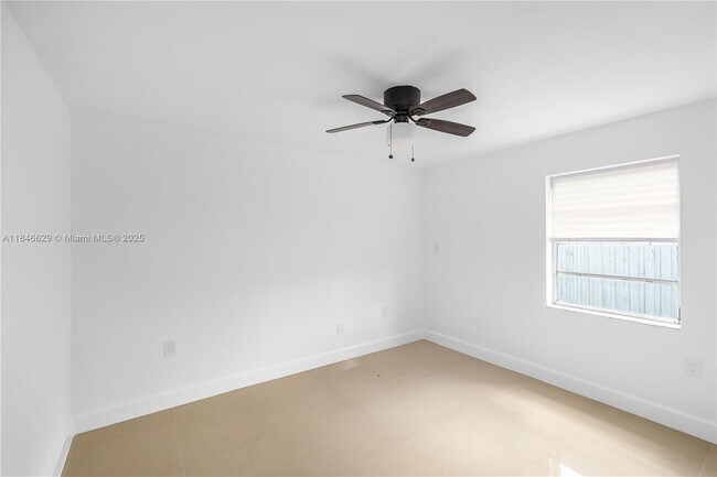 Building Photo - 2433 SW 19th St