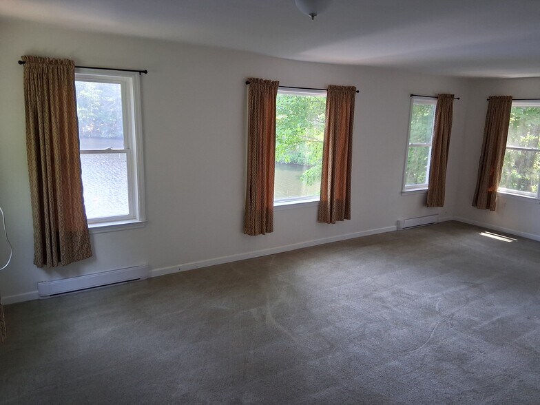 Building Photo - 40 Brooks Pond Rd