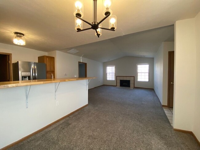 Building Photo - Two bedroom, Two Bath Condo in Springfield...