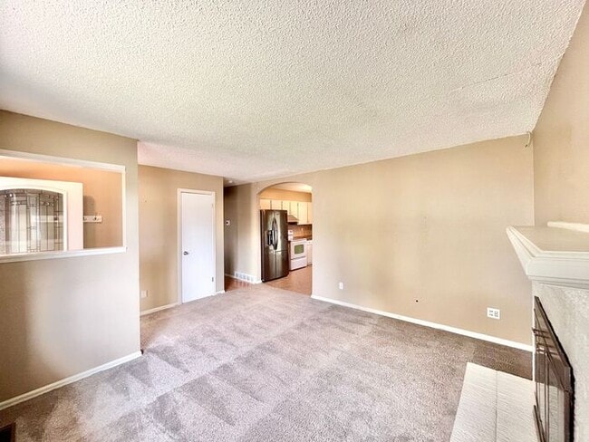 Building Photo - Charming Cottage-Style Ranch with Private ...