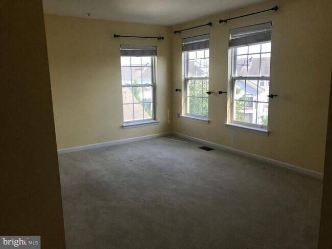 Building Photo - 5074 Donovan Dr