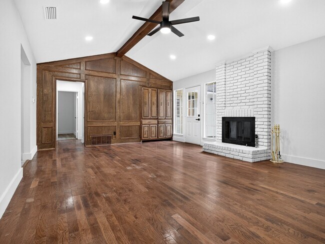 Building Photo - 1109 Wood Creek Cir