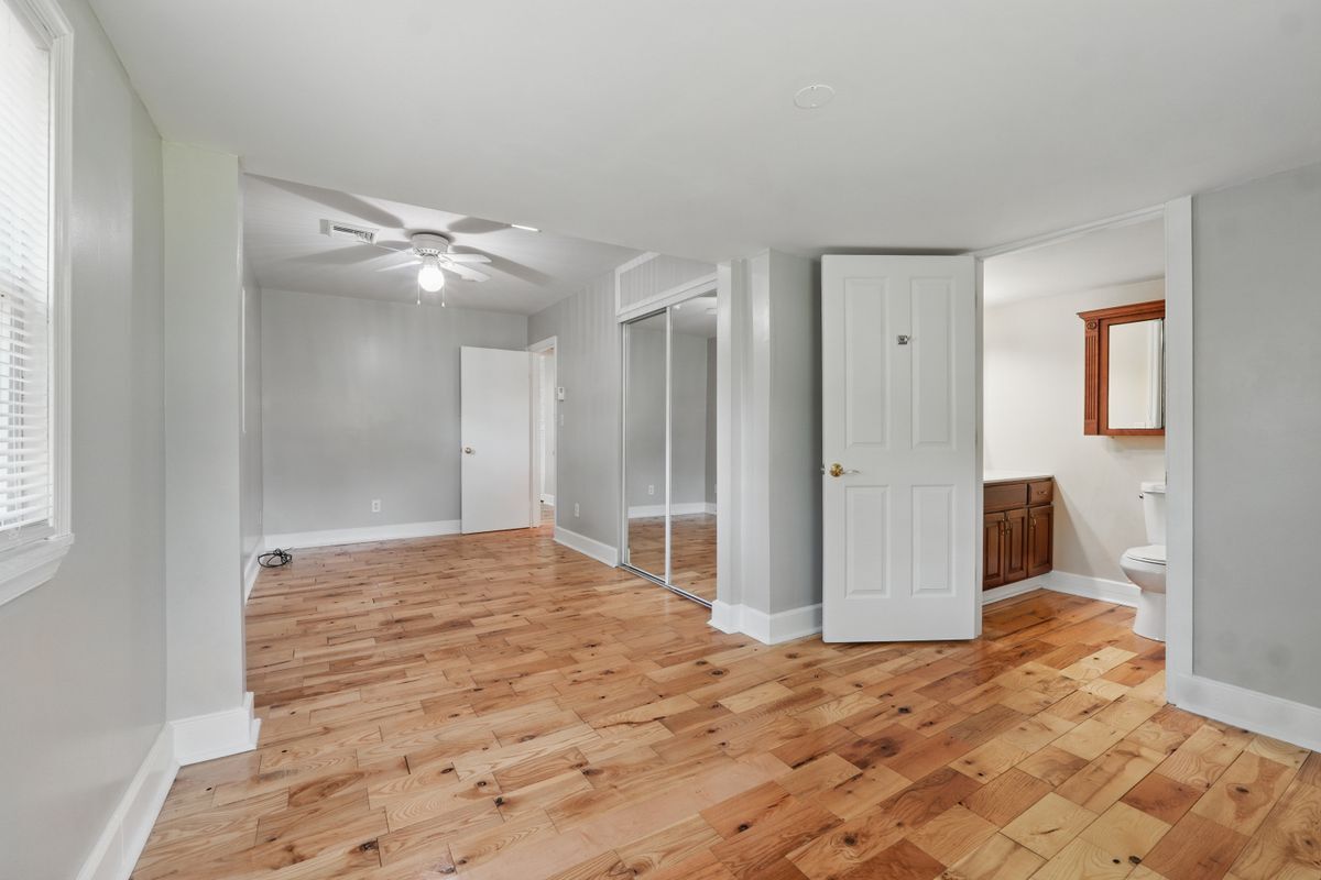 Building Photo - 3127 N Riverside Dr