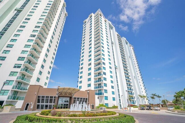 Building Photo - 2641 N Flamingo Rd