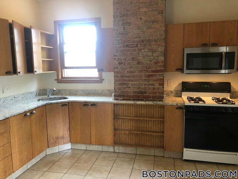 Building Photo - 74 Aldie St