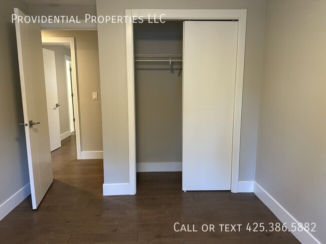 Building Photo - 10521 NE 139th St