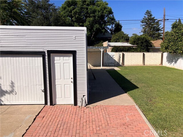 Building Photo - 551 E Van Bibber Ave