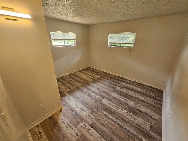 Building Photo - 1703 Larry Ave