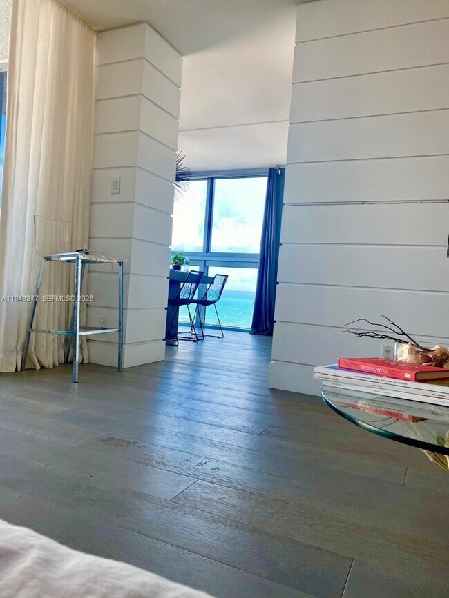 Building Photo - 2655 Collins Ave