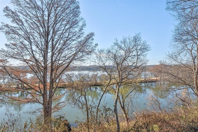 Building Photo - 73 San Saba St