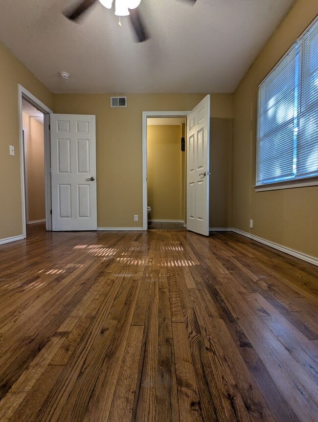 Building Photo - Quaint 3/2 on large shaded lot in Azle! Summer MoveIn Special!