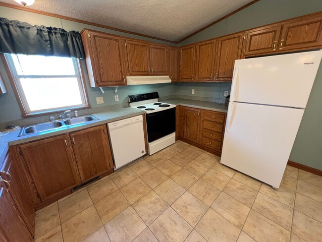 Building Photo - 3 Bedroom 2 Bath Updated Mobile Home with ...