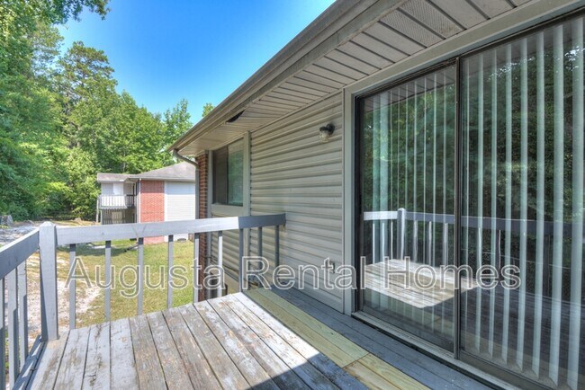Building Photo - 3510 Woodlake Rd