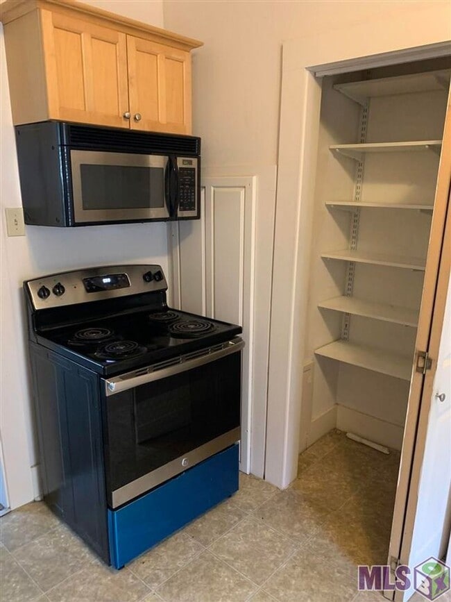 Building Photo - Comfort, Convenience, and Charm—All in One...