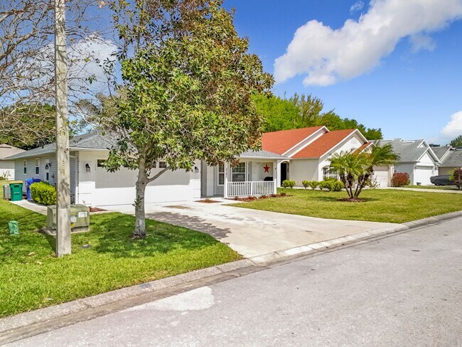 Building Photo - 2 Bedroom, 2 Bath | Lake Community | Dock & Boat Ramp Access