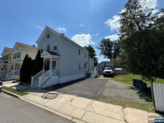 Primary Photo - 24 Parker Ave