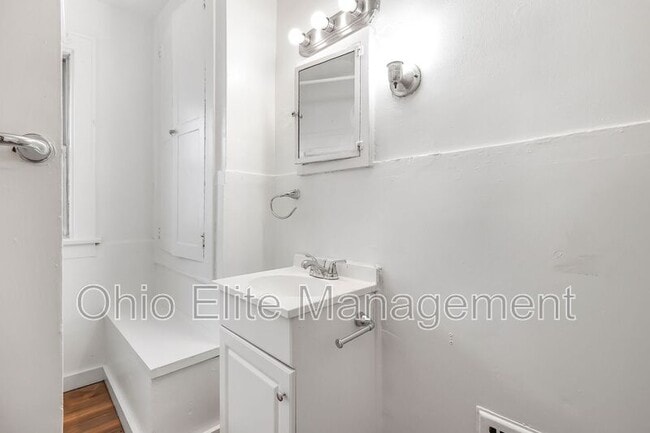 Building Photo - 1499 Briarwood Ave