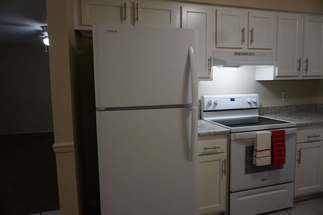 Building Photo - 3 Bedroom 2 Bathroom with Bonus Room