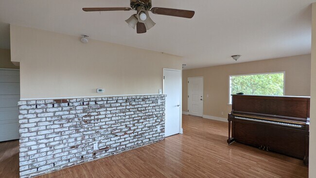Building Photo - 2293 Fern Ave