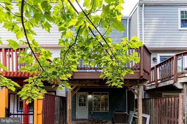 Building Photo - 2841 Shepperton Terrace