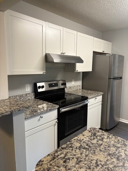 Building Photo - 1717 Cherokee Rd