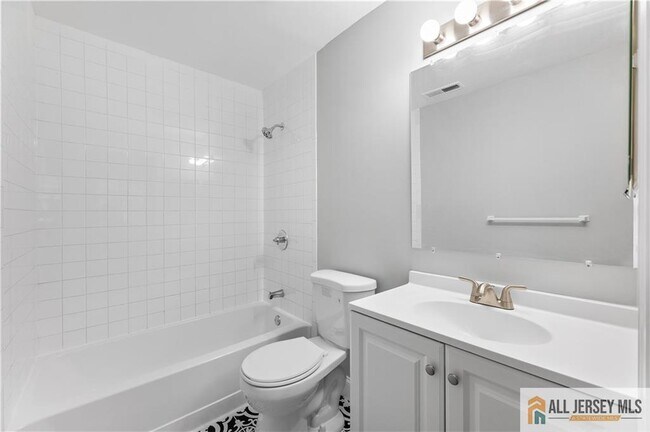 Building Photo - 2415 Ravens Crest Dr