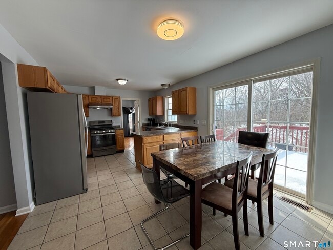 Building Photo - 156 3rd Ave