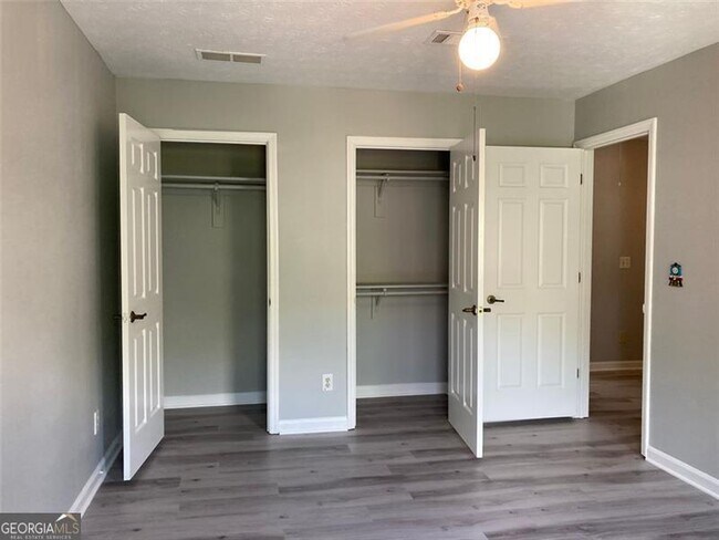 Building Photo - 4141 Paddington Dr