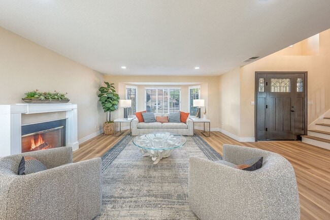 Building Photo - Fully furnished Canyon View 5 Bed Single Family