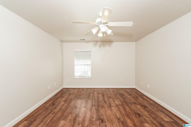 Building Photo - 6916 Meadow Ridge Dr
