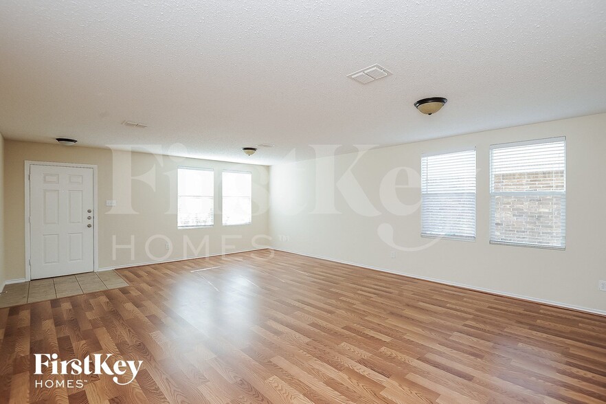 Building Photo - 4004 German Pointer Way