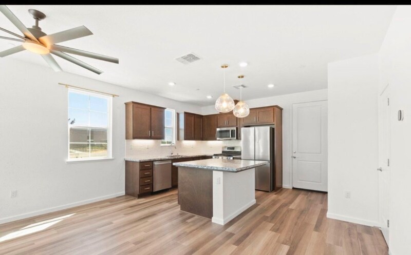 Building Photo - 4363 E Commerce Way
